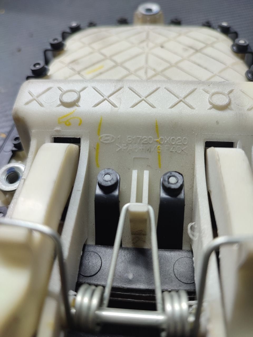 Maniglia / Maniglione Cofano/ Bagagliaio Posteriore HYUNDAI i10 (2008) Cod:1.81720-0X020 - F&P CRASH SRLS - Ricambi Usati