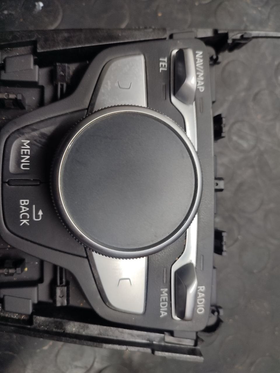 Manopola joystick computer di bordo Audi A4 Avant ( b9 - 2018 ) cod 8w1864261b - F&P CRASH SRLS - Ricambi Usati