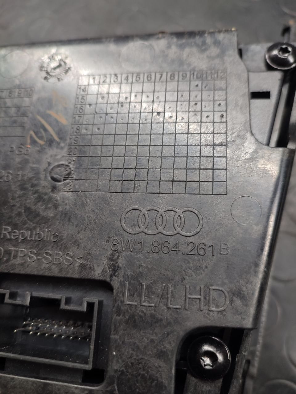 Manopola joystick computer di bordo Audi A4 Avant ( b9 - 2018 ) cod 8w1864261b - F&P CRASH SRLS - Ricambi Usati