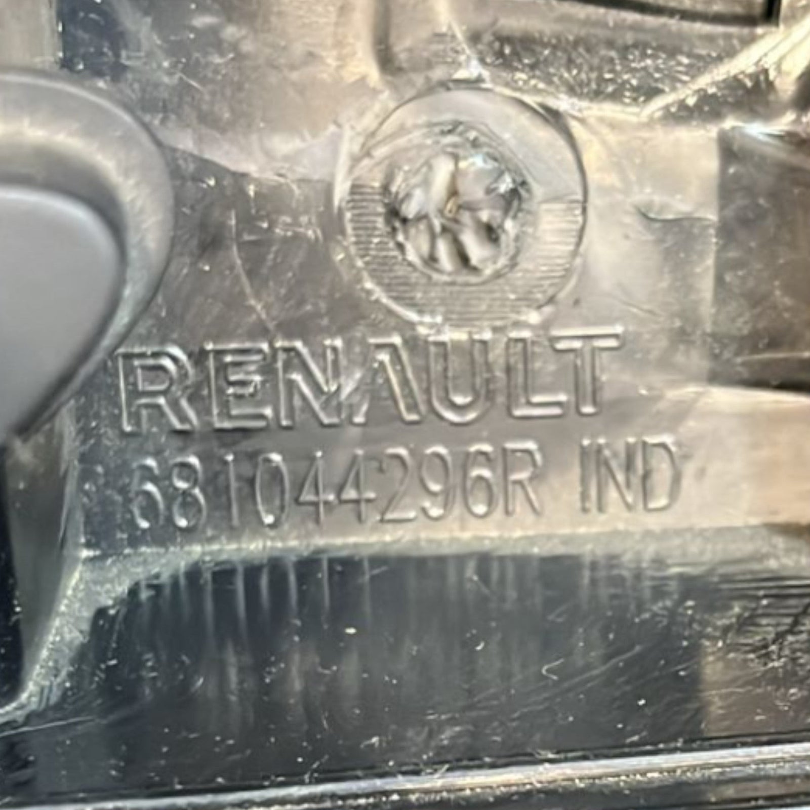 Radio Mask Renault Clio IV code:681044296R (2012 > 2019) - F&P CRASH SRLS - Used Parts