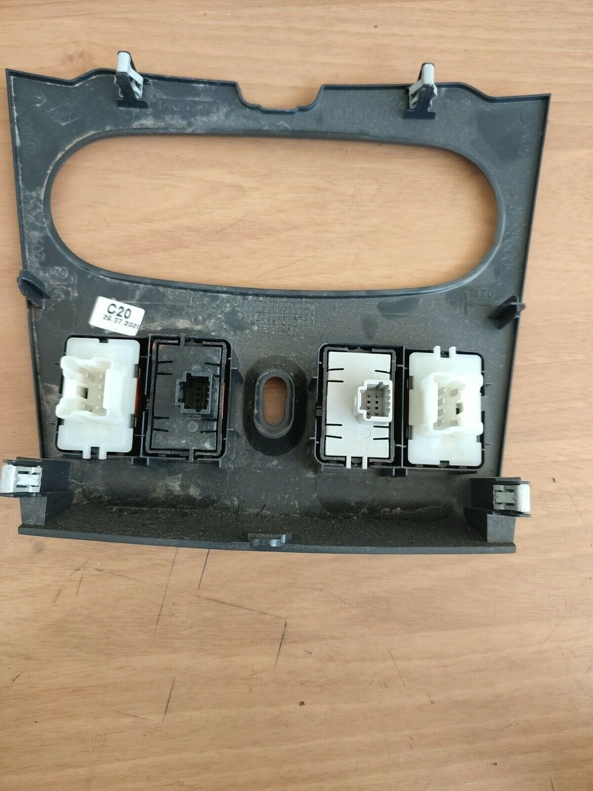 Mascherina CONSOLE CENTRALE CON INTERRUTTORI DACIA SANDERO STEPWAY II 2012 - F&P CRASH SRLS - Ricambi Usati