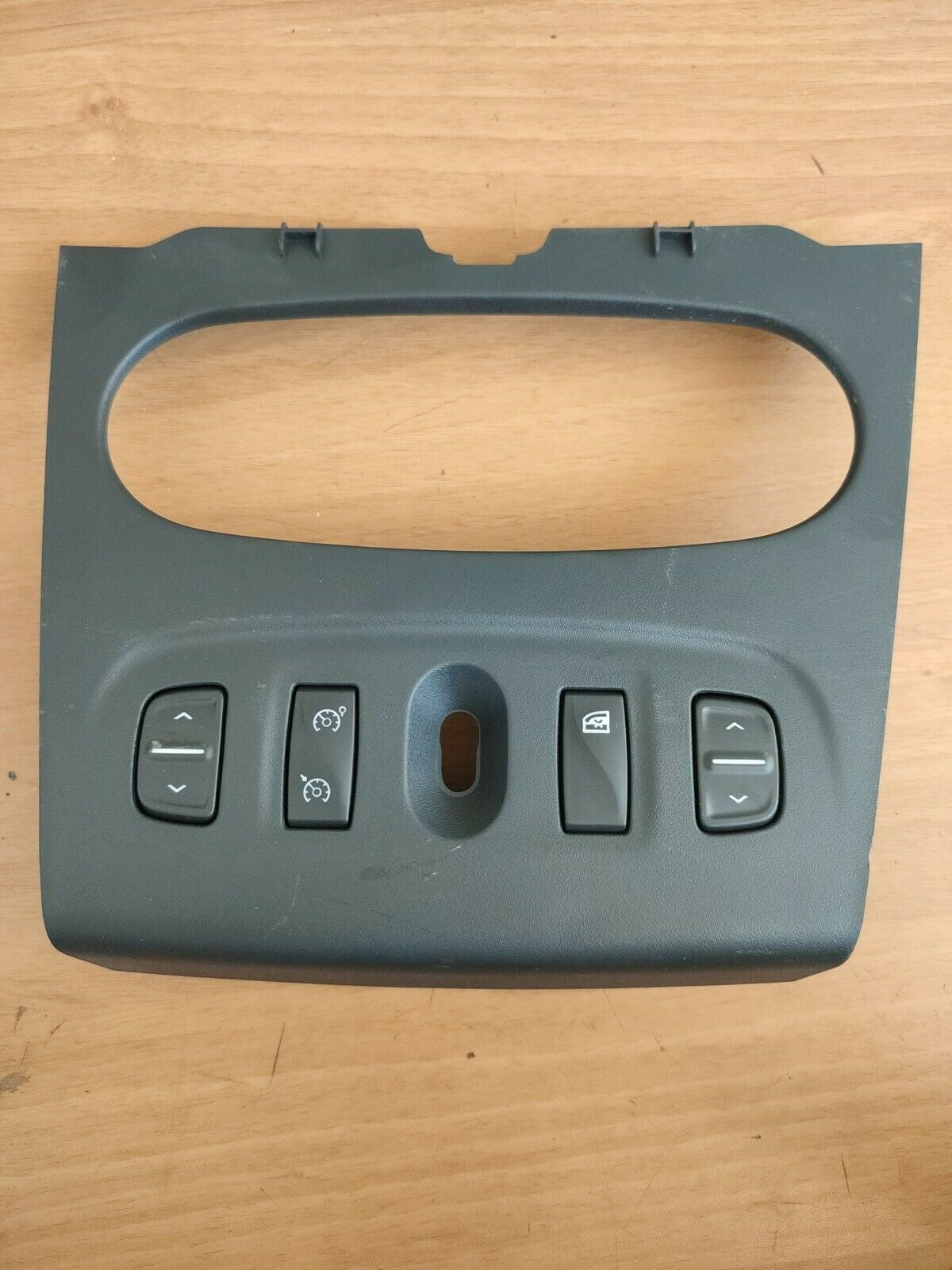 Mascherina CONSOLE CENTRALE CON INTERRUTTORI DACIA SANDERO STEPWAY II 2012 - F&P CRASH SRLS - Ricambi Usati