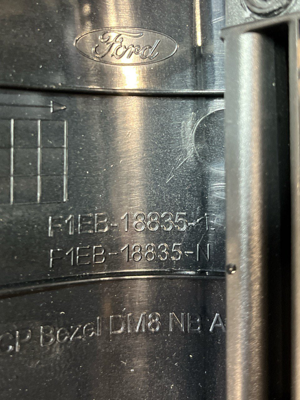 Mascherina / Rivestimento Autoradio con Bocchette Ford Focus mk3 (2011 al 2018) cod: F1EB-18835-1 - F&P CRASH SRLS - Ricambi Usati
