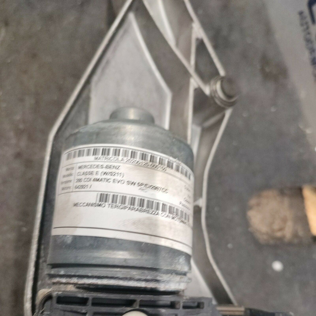 MERCEDES-BENZ w211 2002-2009 Front windshield wiper motor WITH TANDEM A2118200940 - F&P CRASH SRLS - Used Parts