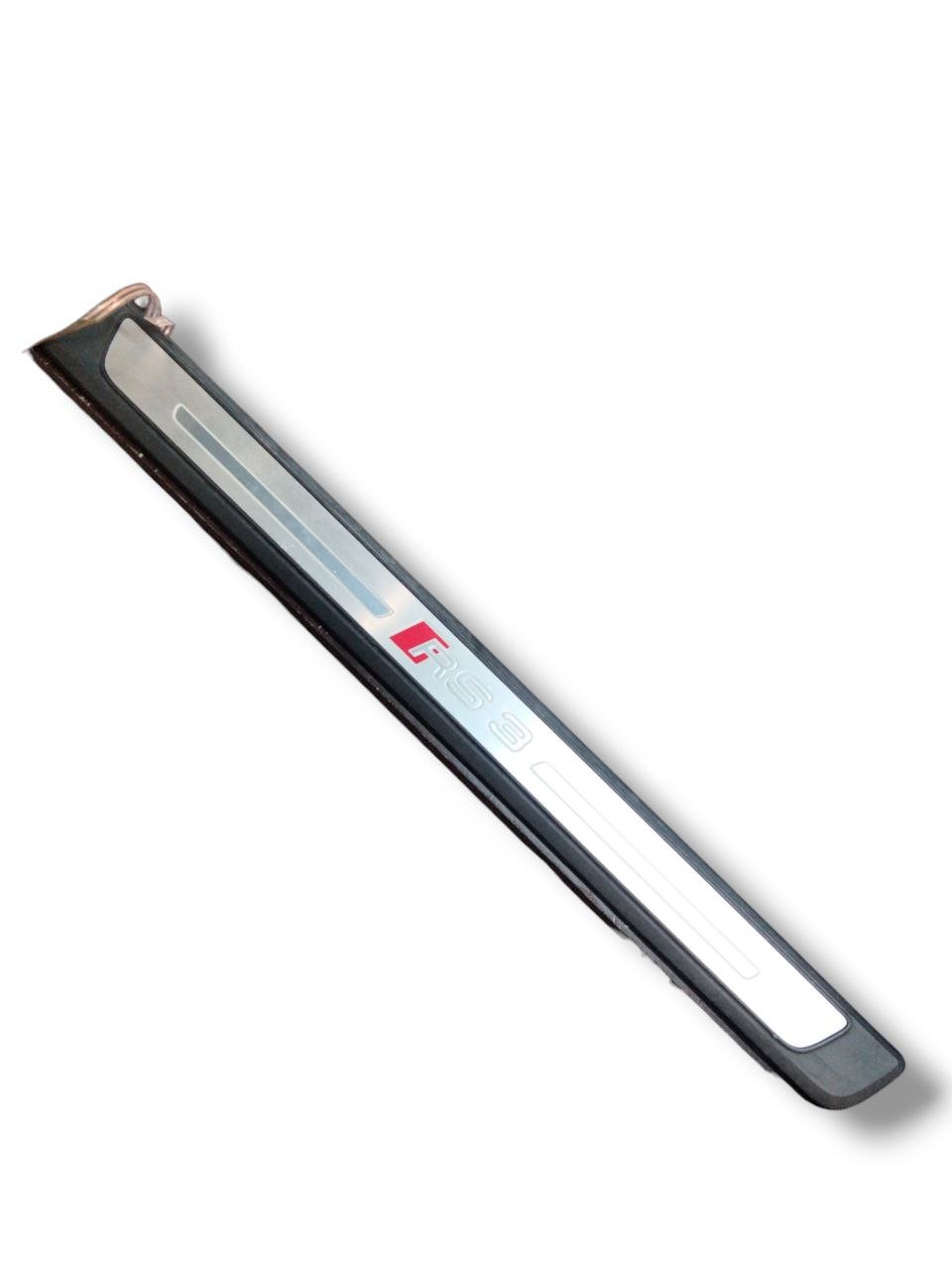 Modanatura / Battitacco Lato Destro dx Anteriore Audi A3 8V RS3 (2011-2020) cod.8V4947418C - F&P CRASH SRLS - Ricambi Usati