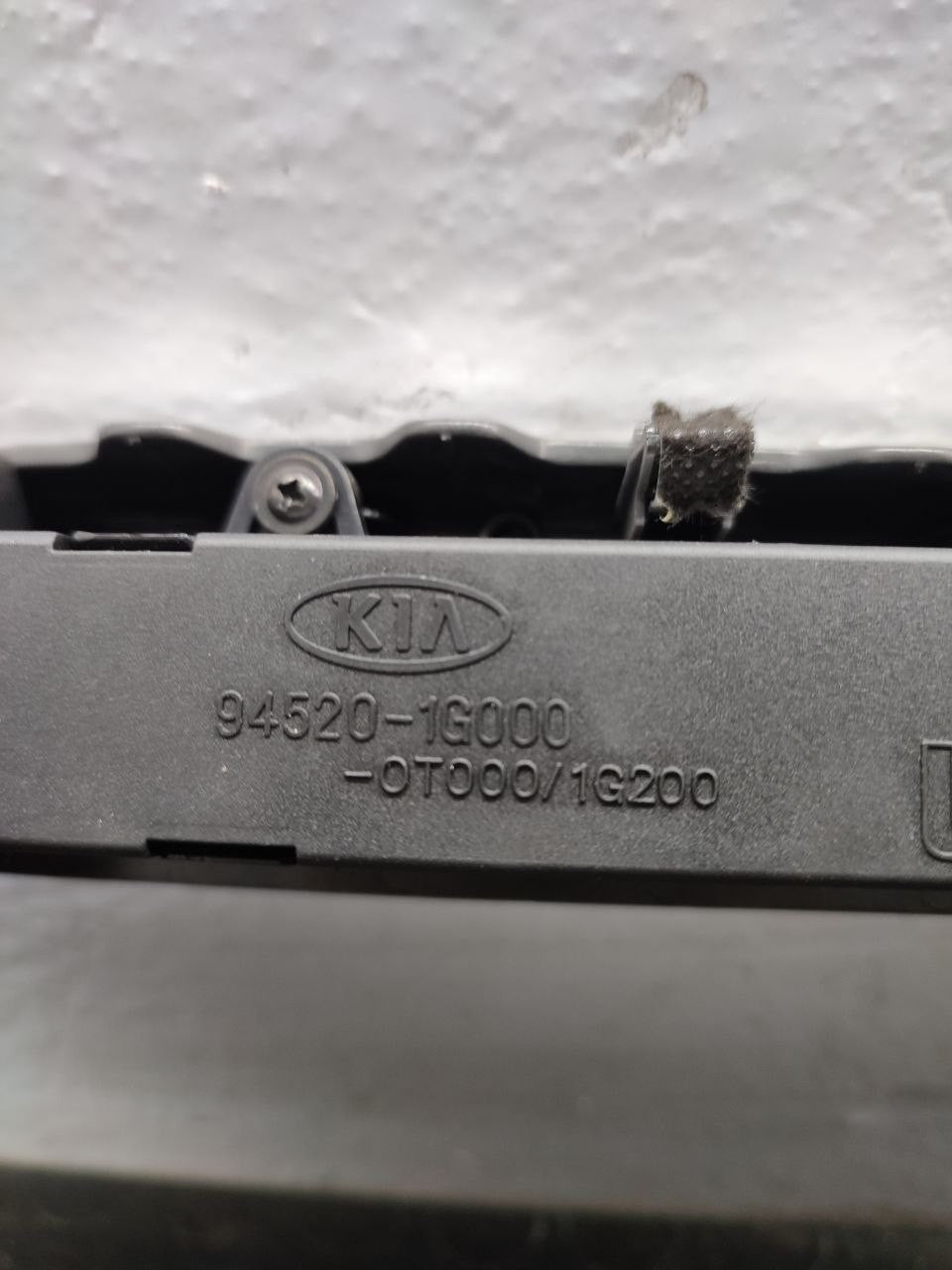 Modanatura bocchette aria + orologio display + luci pericolo KIA RIO II serie crdi Cod: 16847-28000 / 94520-1g000 - F&P CRASH SRLS - Ricambi Usati