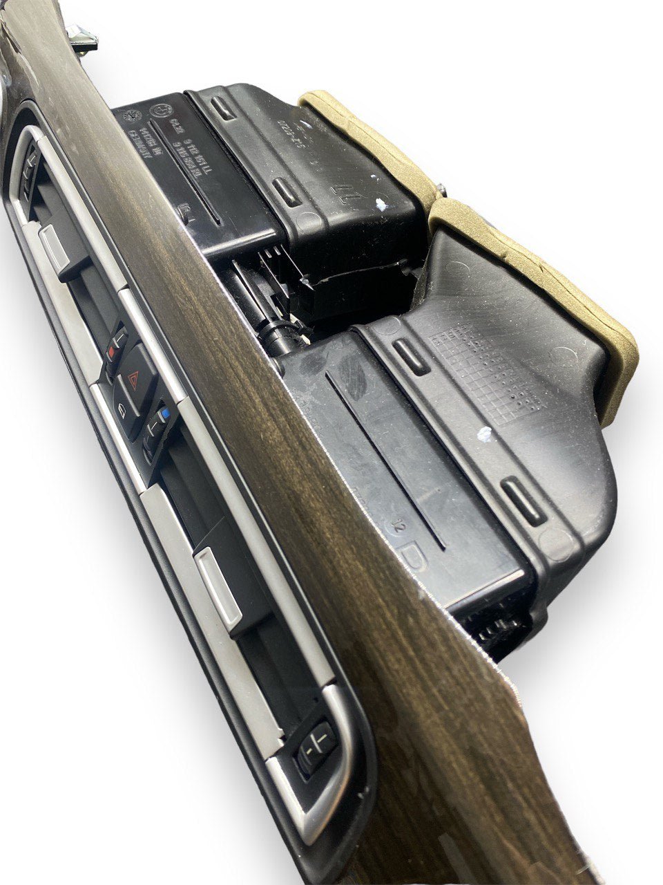 Modanatura centrale anteriore ( Pulsante Start & Stop, Bocchette aria, 4 Frecce e chiusura porte ) BMW Serie 7 ( F02 - 2015 ) cod. 9112151 - F&P CRASH SRLS - Ricambi Usati