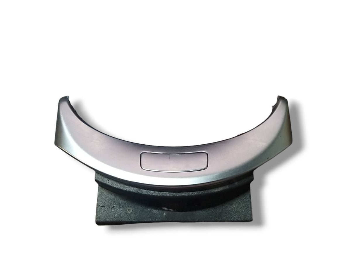 Modanatura Con Pulsante Apri Bracciolo Mercedes Benz Classe C205 ( 2015 - 2023 ) Cod : 1260056 - F&amp;P CRASH SRLS - Ricambi Usati