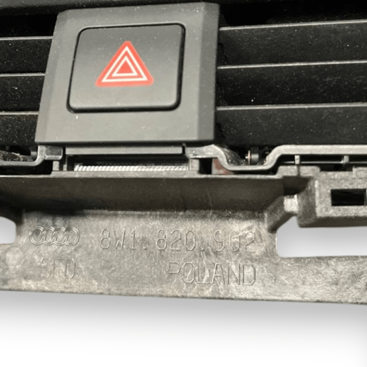 Central Dashboard Molding + Vents Audi A4 B9 (2015 to 2024) code: 8W1820902 - F&P CRASH SRLS - Used Parts