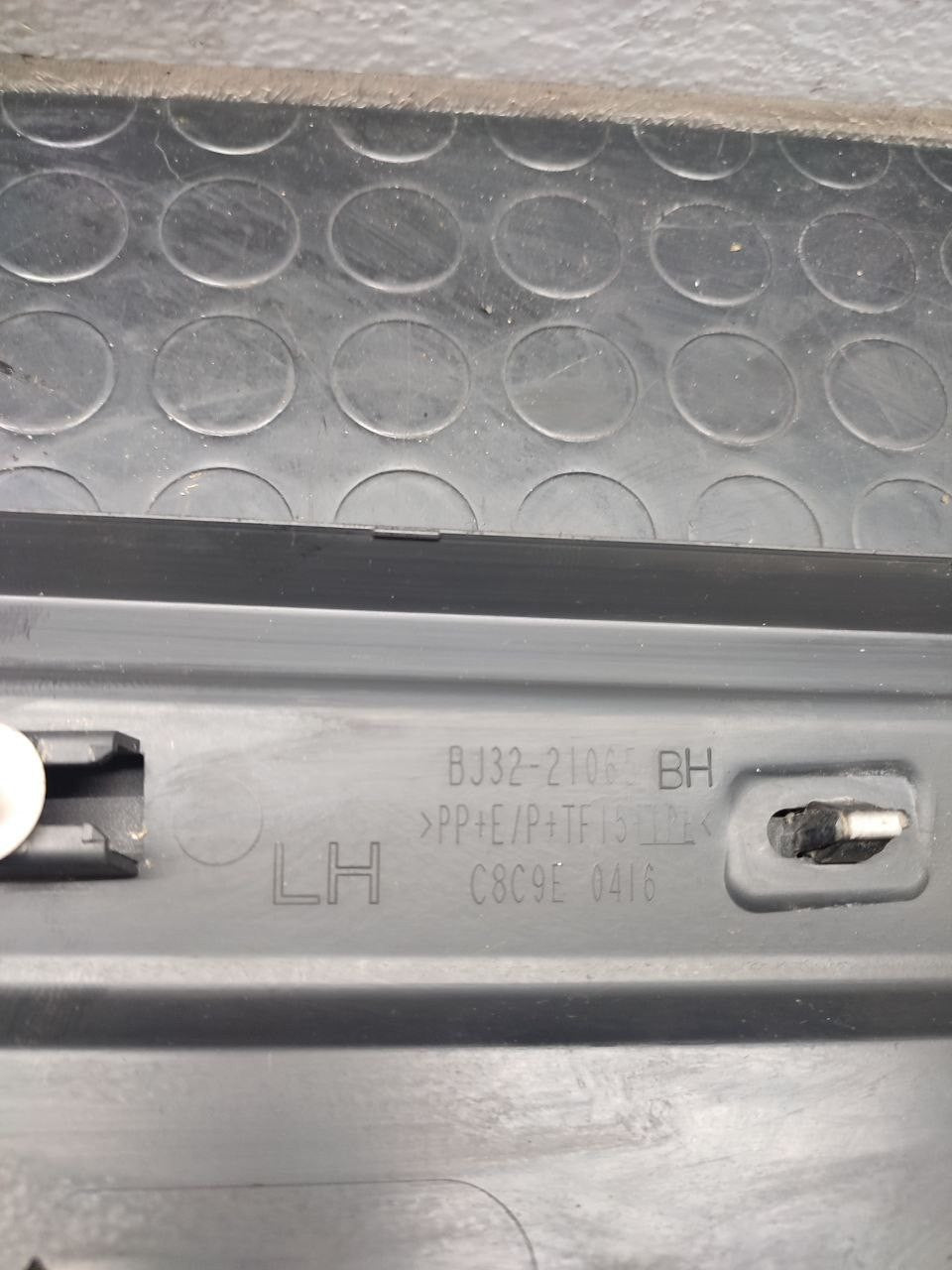 Modanatura Esterna Anteriore Destra LAND ROVER / RANGE ROVER EVOQUE (2012) Cod:BJ32-21065 BH - F&P CRASH SRLS - Ricambi Usati