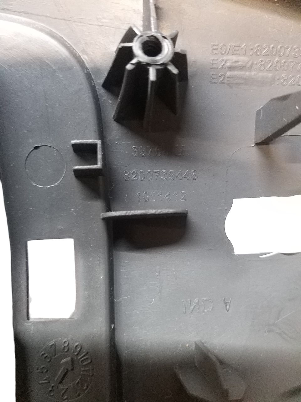 Modanatura Interna Cruscotto con Bocchetta Aria Dacia Sandero ( 2009 - 2011 ) Cod : 8200739446 - F&P CRASH SRLS - Ricambi Usati