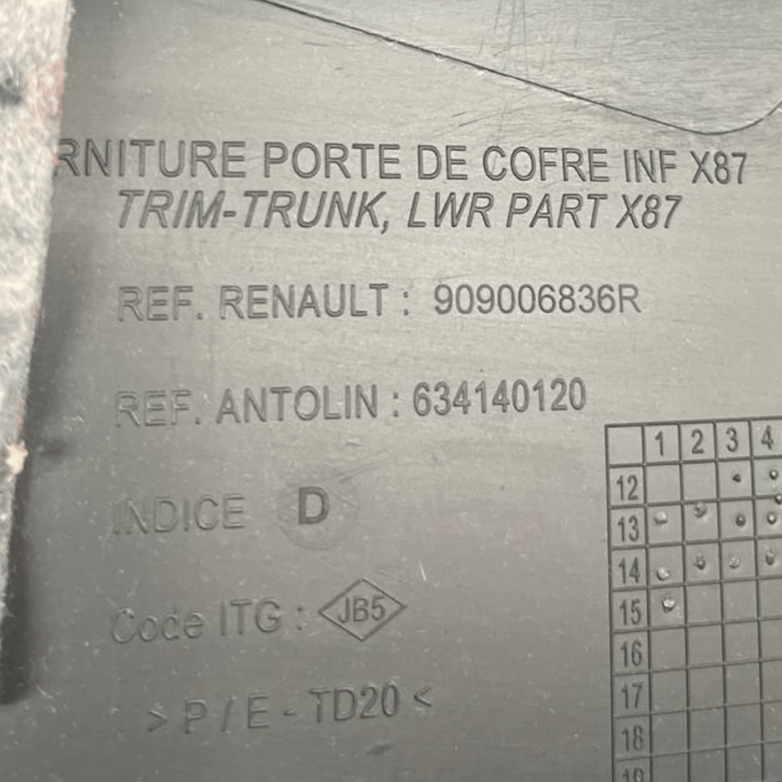 Modanatura Interna Portellone Bagagliaio Renault Captur I (2013 al 2019) cod: 909006836R - F&P CRASH SRLS - Ricambi Usati