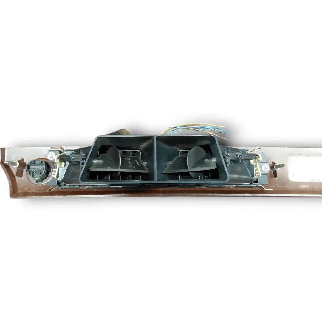 Dettaglio Modanatura laterale del cruscotto destra BMW Serie 3 E90/E91 dal 2008 OEM 51457138799 - foto 3