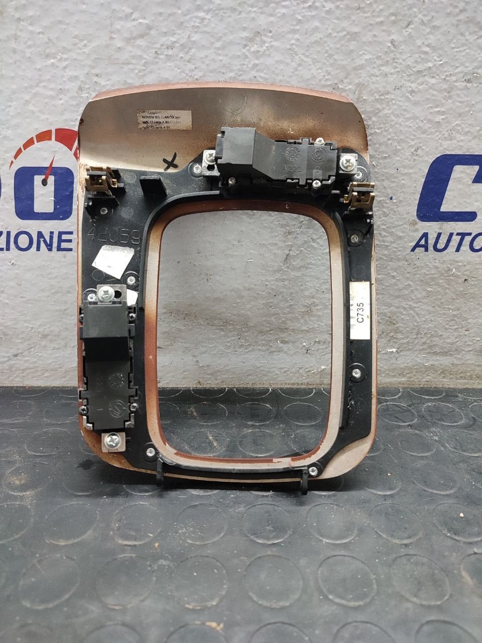 Modanatura Leva Cambio Lancia Thesis (2009) - F&P CRASH SRLS - Ricambi Usati