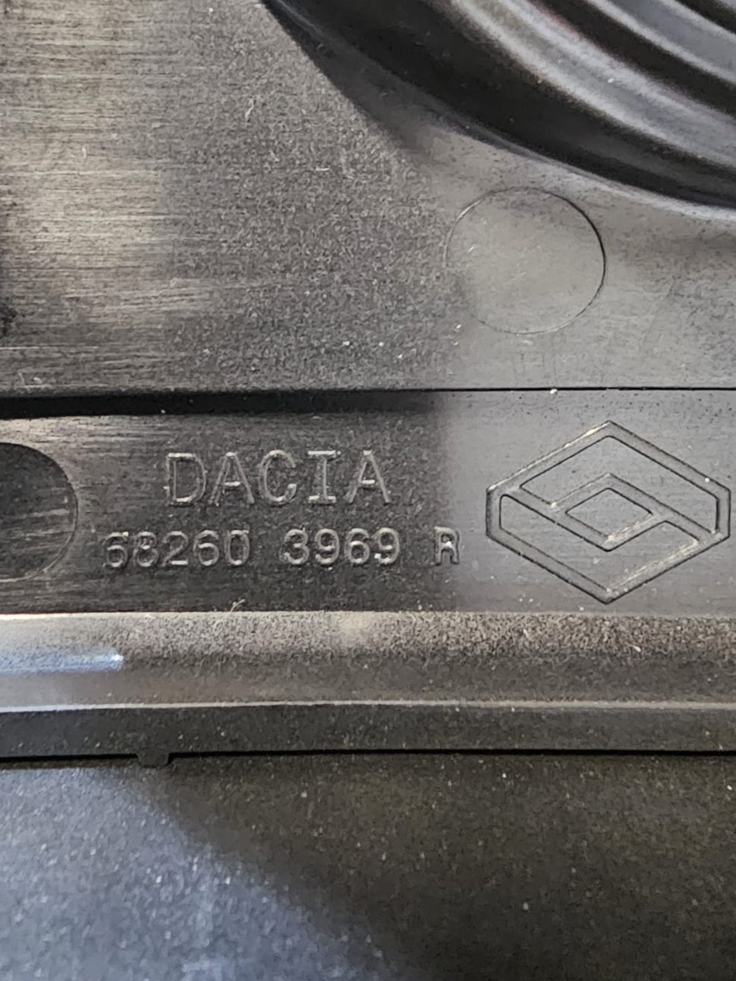 Modanatura Mascherina Autoradio con bocchette aria Dacia Duster Cod:682603572R (2010 - 2017) - F&P CRASH SRLS - Ricambi Usati