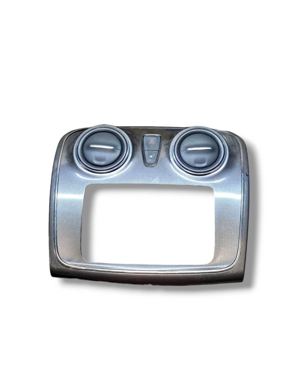 Dashboard central trim + Air vents Dacia Sandero Stepway (2019) COD:C682607123 ROD: - F&P CRASH SRLS - Used Parts