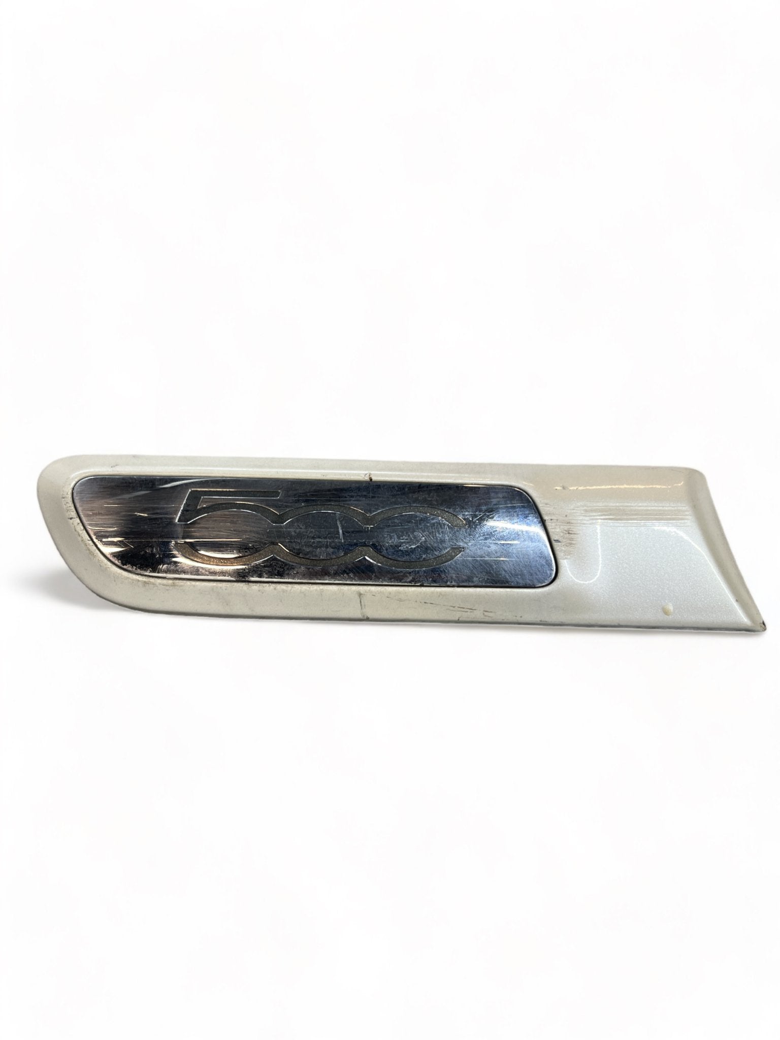 Modanatura Paracolpi Destro Con Logo Fiat 500 ( 2010 ) cod : 735431948 - F&P CRASH SRLS - Ricambi Usati