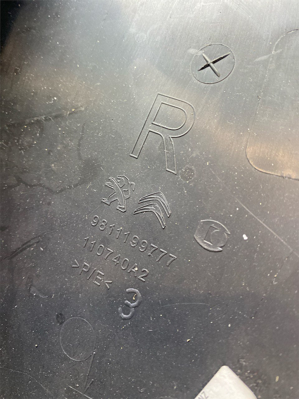 Right pillar molding Peugeot 3008 (2019) code 9811199777 - F&P CRASH SRLS - Used Parts