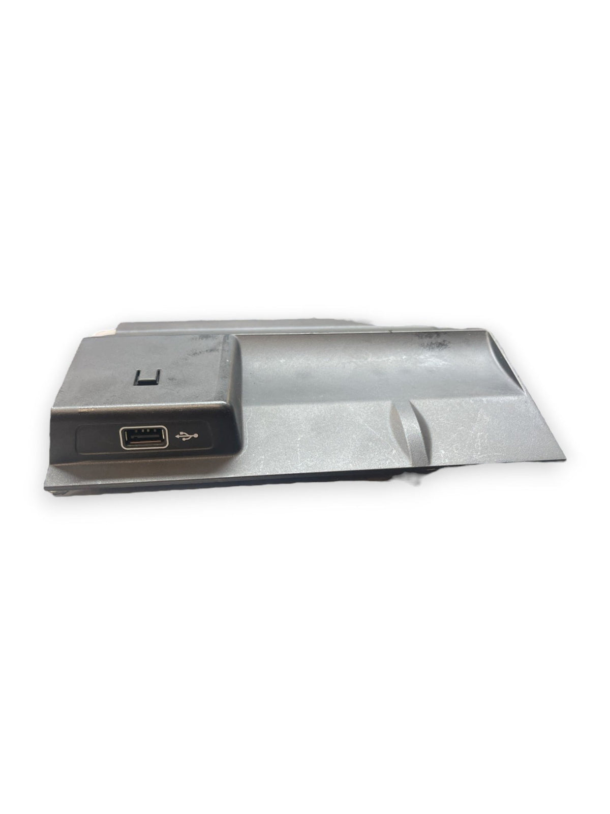 Modanatura Presa USB Skoda Octavia ( 2016 ) cod : 5E1857367C - F&amp;P CRASH SRLS - Ricambi Usati