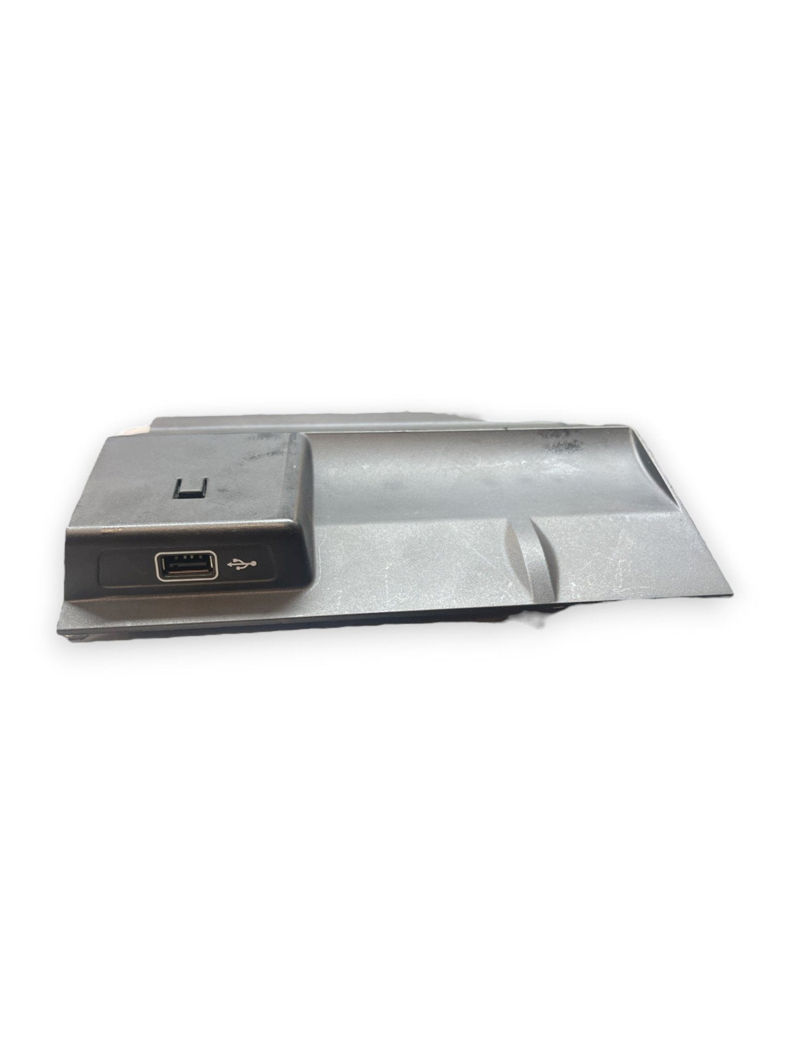 Modanatura Presa USB Skoda Octavia ( 2016 ) cod : 5E1857367C - F&P CRASH SRLS - Ricambi Usati