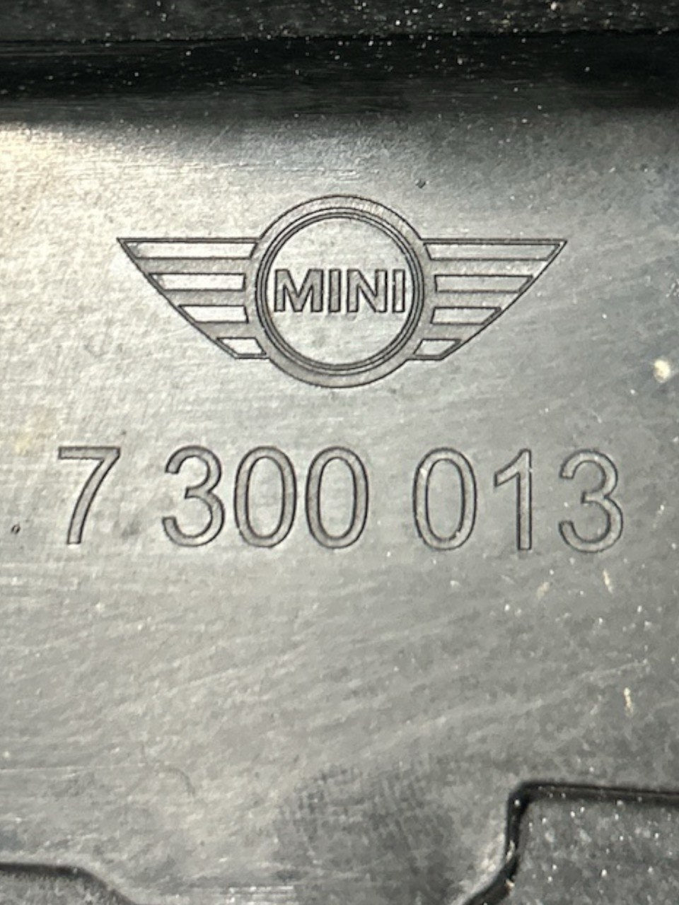 Modanatura / Rivestimento Colonna C Posteriore Sinistro Esterno Mini Cooper (F56) (2014 > ) cod.7300013 - F&P CRASH SRLS - Ricambi Usati