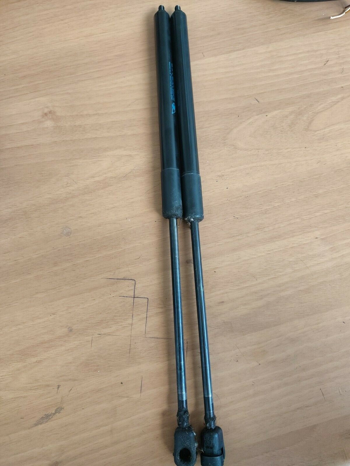 Molle A Gas pistoni pistoncini cofano posteriore Peugeot 3008 Dal 2009 2017 - F&amp;P CRASH SRLS - Ricambi Usati