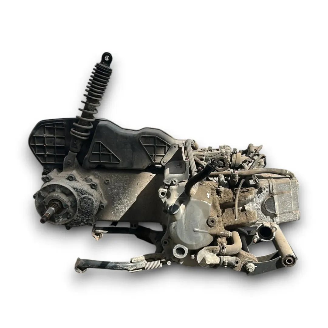 Motore completo scooter Suzuki Ux Sixteen 150 codice G421 - F&P CRASH SRL - Ricambi Usati