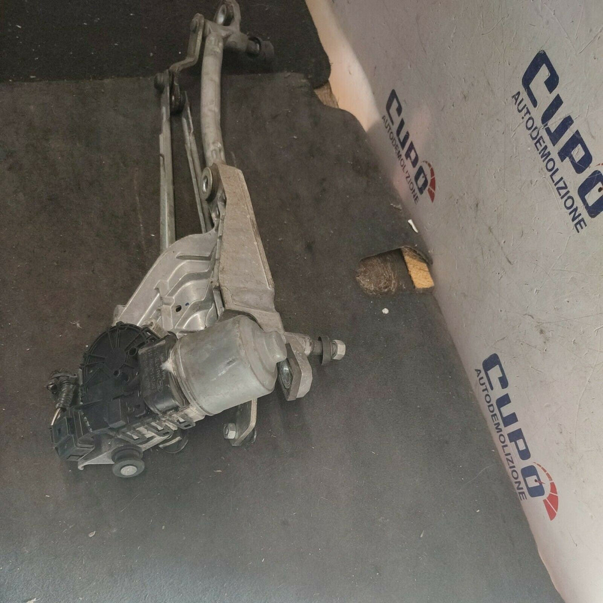 Motorini Tergicristalli anteriore con tandem Ford Fiesta 2008-2016 0390241548 - F&amp;P CRASH SRLS - Ricambi Usati