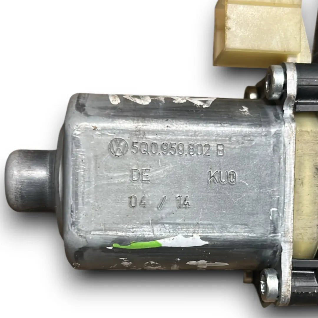 Dettaglio Motorino alzacristallo sinistro anteriore Audi A3 8V 2016–2021 OEM 5Q0959802B - foto 3