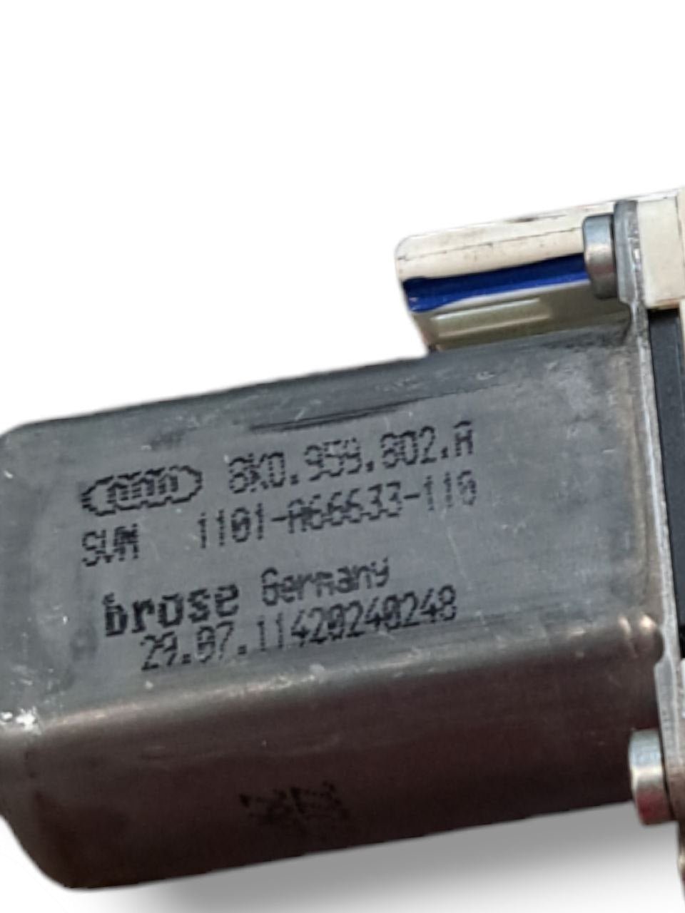Motorino alzavetro Anteriore Destro (dx) Audi A4 B8 / A5 (2010) COD:8k0959802A - F&P CRASH SRLS - Ricambi Usati