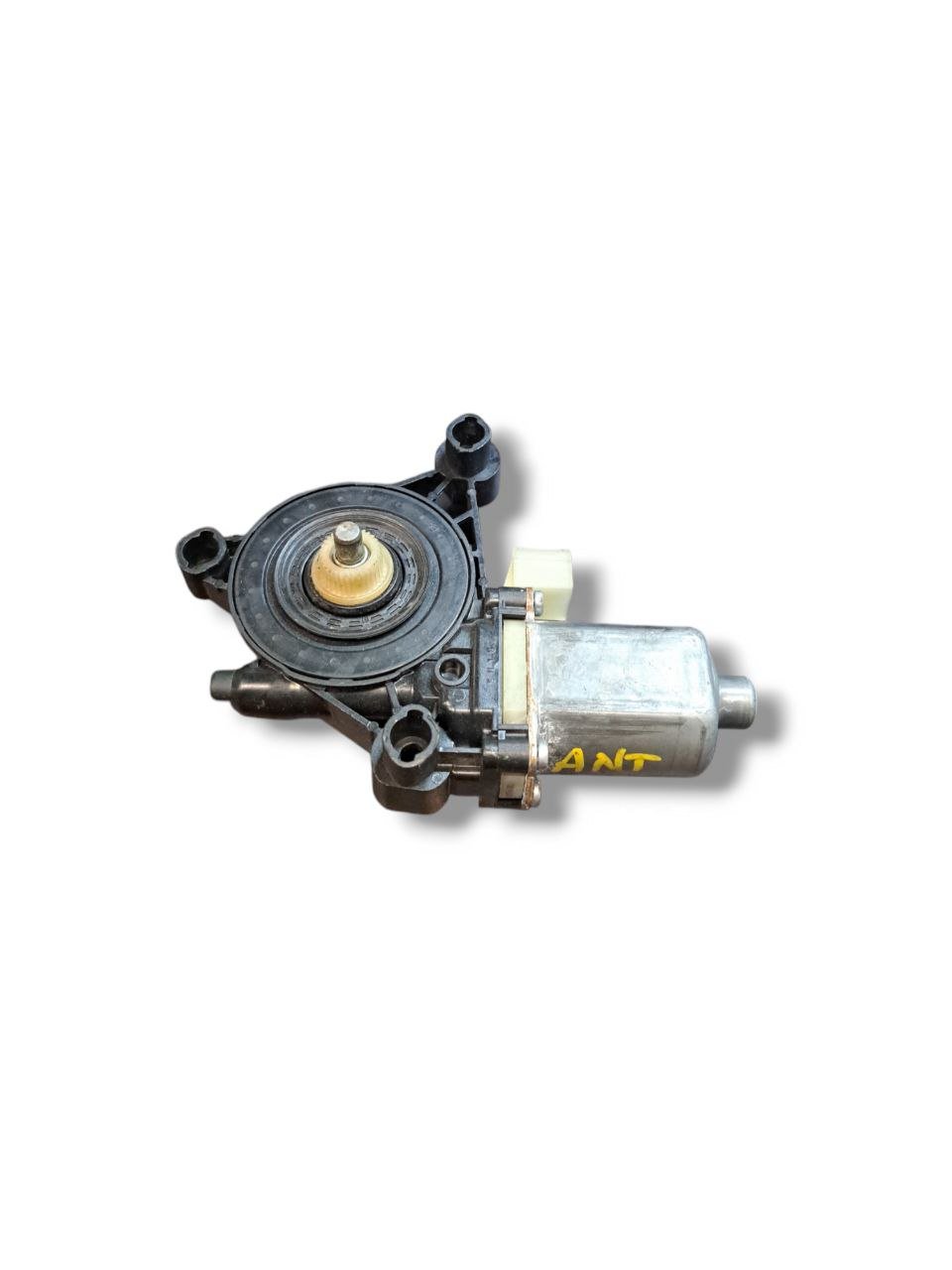 Motorino alzavetro anteriore destro (Dx) Audi A4 B9 / Passat / Leon(2018) COD:8W0959802 - F&P CRASH SRLS - Ricambi Usati