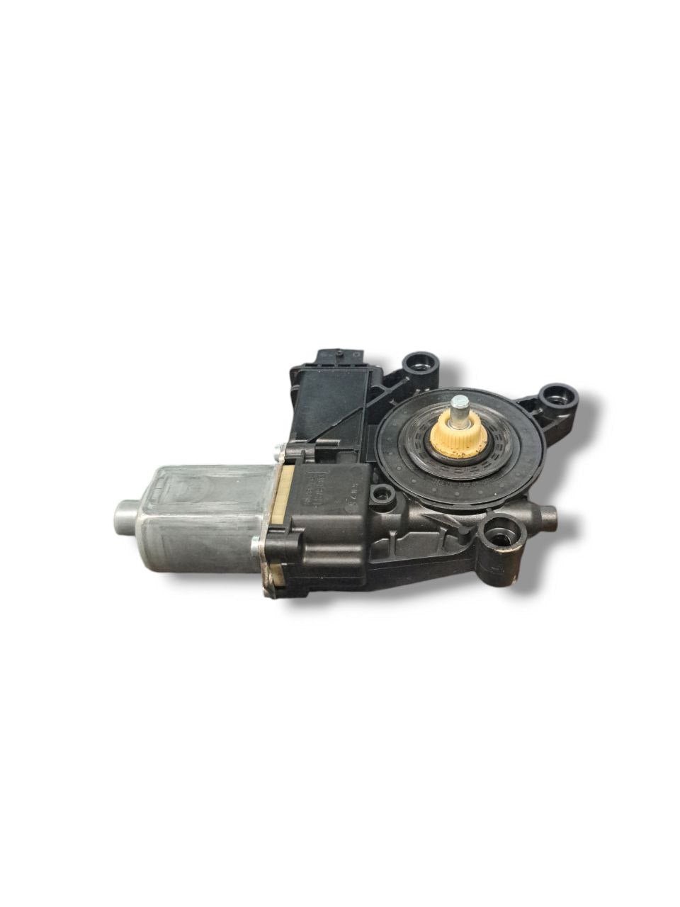 Motorino Alzavetro anteriore sinistro Alfa Romeo Stelvio (2016>) COD:0130822069 - F&P CRASH SRLS - Ricambi Usati