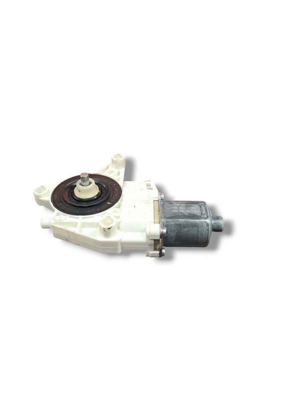 Motorino Alzavetro Anteriore sinistro InfinitI Q30 (2015 - 2019) COD:A2469065100 - F&P CRASH SRLS - Ricambi Usati