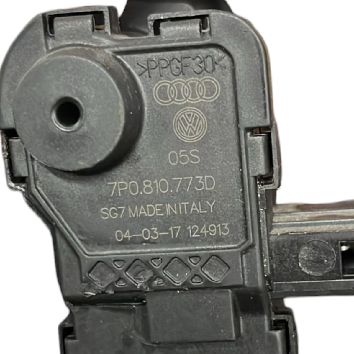 Fuel Door Opening / Closing Motor Skoda Fabia III code:7P0810773D (2014 > 2021) - F&P CRASH SRLS - Used Parts