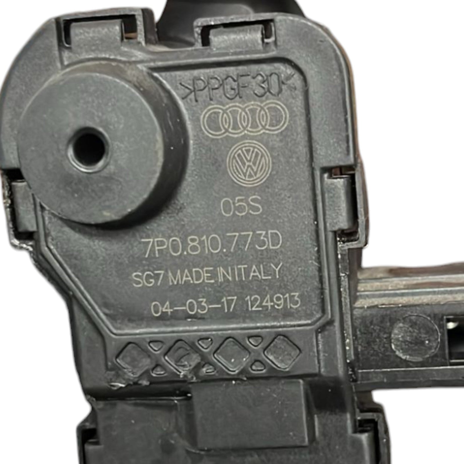 Fuel Door Opening / Closing Motor Skoda Fabia III code:7P0810773D (2014 > 2021) - F&P CRASH SRLS - Used Parts