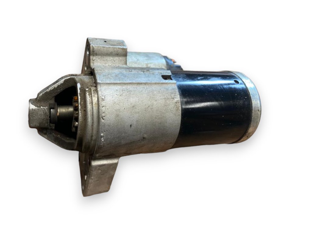 Starter motor Peugeot 208 1.4 (2015) code:9801667780-00 - F&P CRASH SRLS - Used Spare Parts