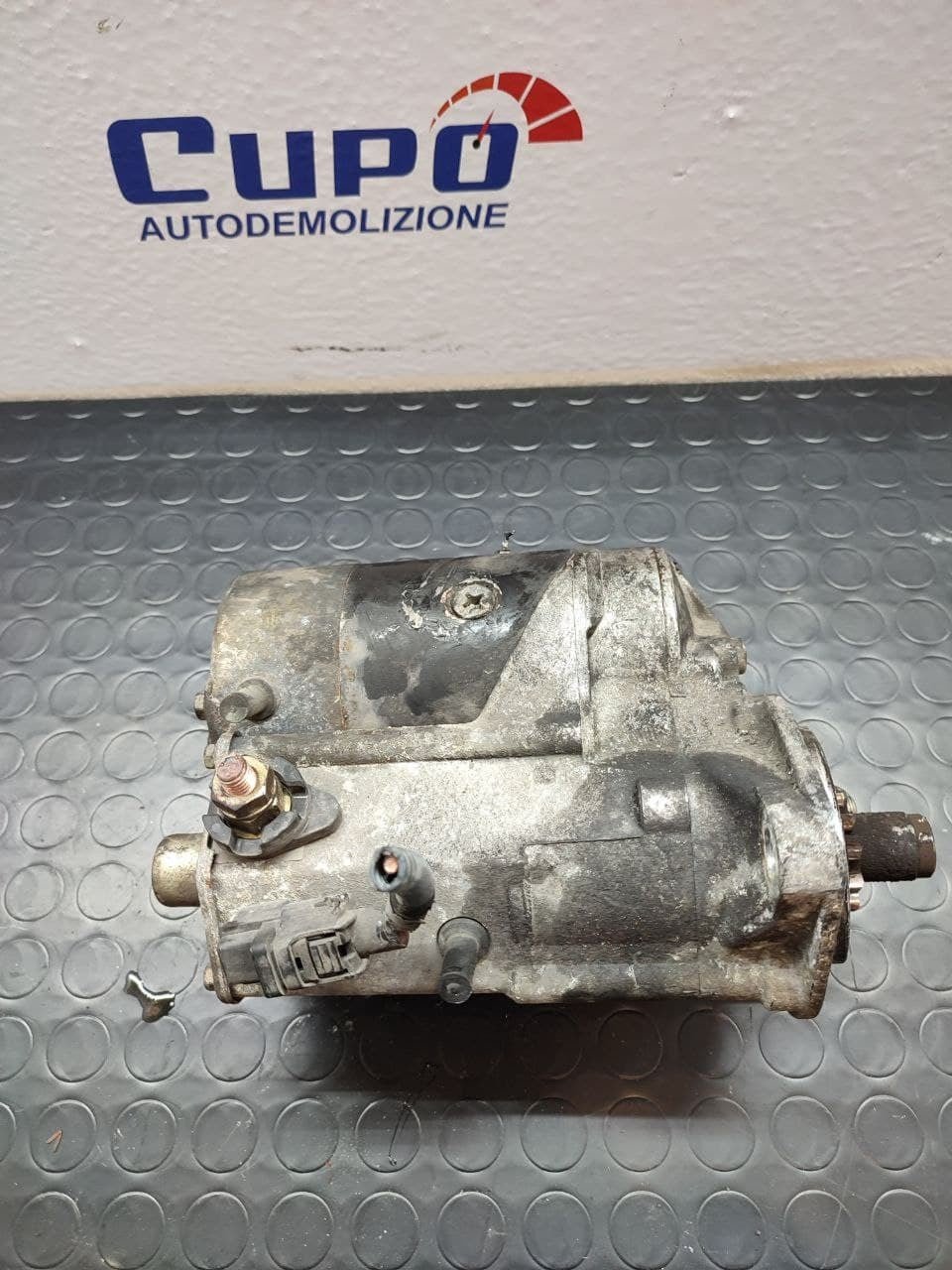 Starter motor Toyota Hilux 2.5 d4d code 28100-30050 - F&P CRASH SRLS - Used Parts