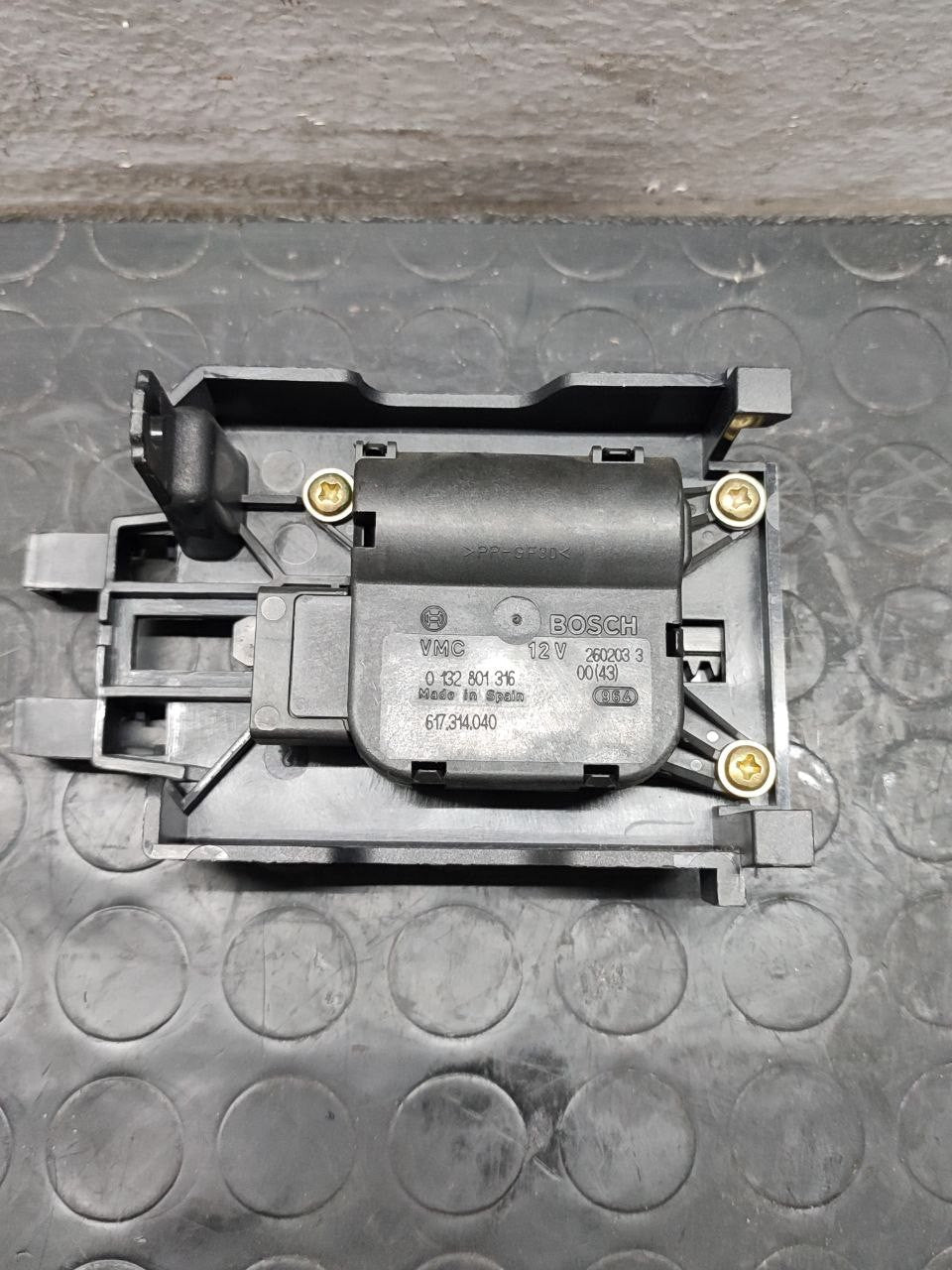 Motorino Destro Scatola Riscaldamento Bmw 5 (E60) Cod:0132801316 - F&P CRASH SRLS - Ricambi Usati