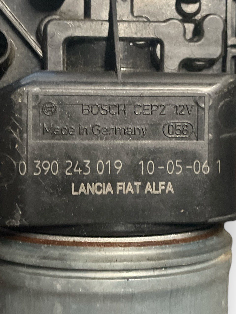 Front Windshield Wiper Motor Alfa Romeo Giulietta code:0390243019 - 50509396 (2010 - 2020) - F&P CRASH SRLS - Used Parts