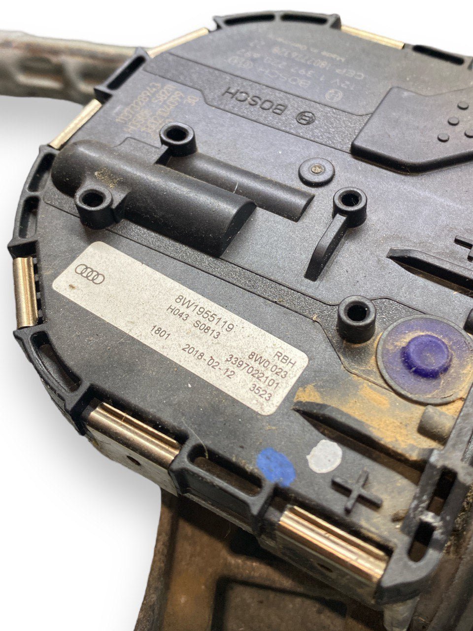 Front windshield wiper motor Audi A4 B8 / B9 (2015>) code.8W1955119 - 1397220692 - F&P CRASH SRLS - Used Parts