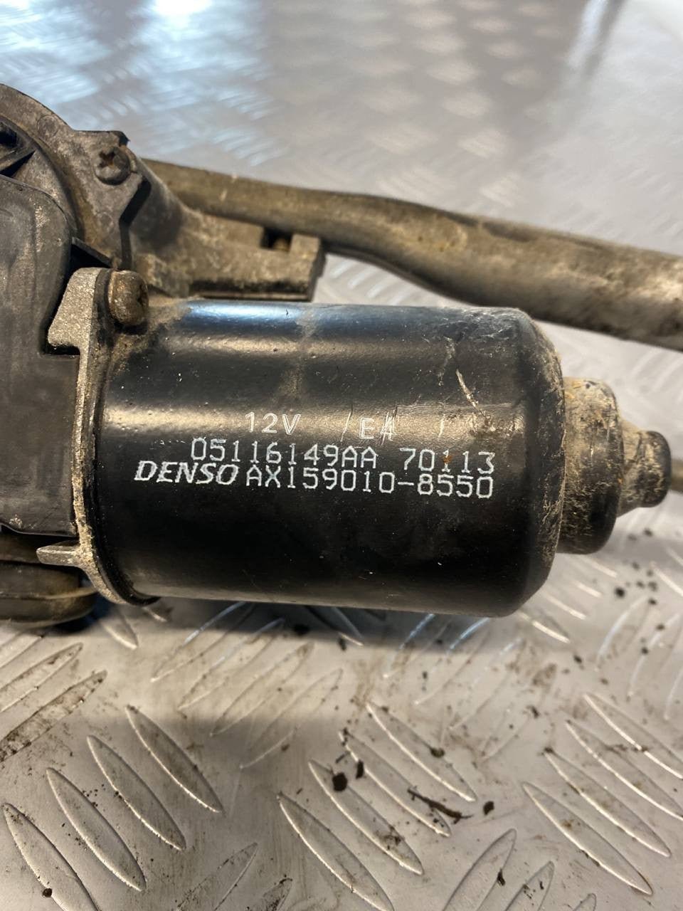Front windshield wiper motor Chrysler PT Cruiser code:ax1590108550 05116149aa - F&P CRASH SRLS - Used Parts