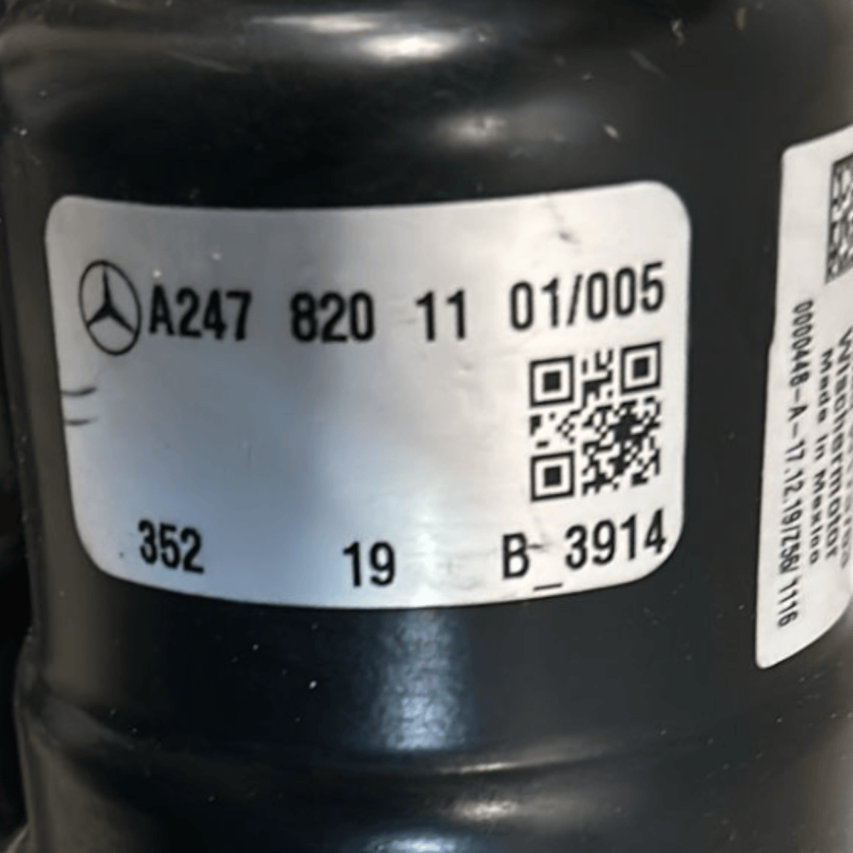Front Windshield Wiper Motor Mercedes Benz GLB X247 (2019 >) code:A2478201101 - F&P CRASH SRLS - Used Parts