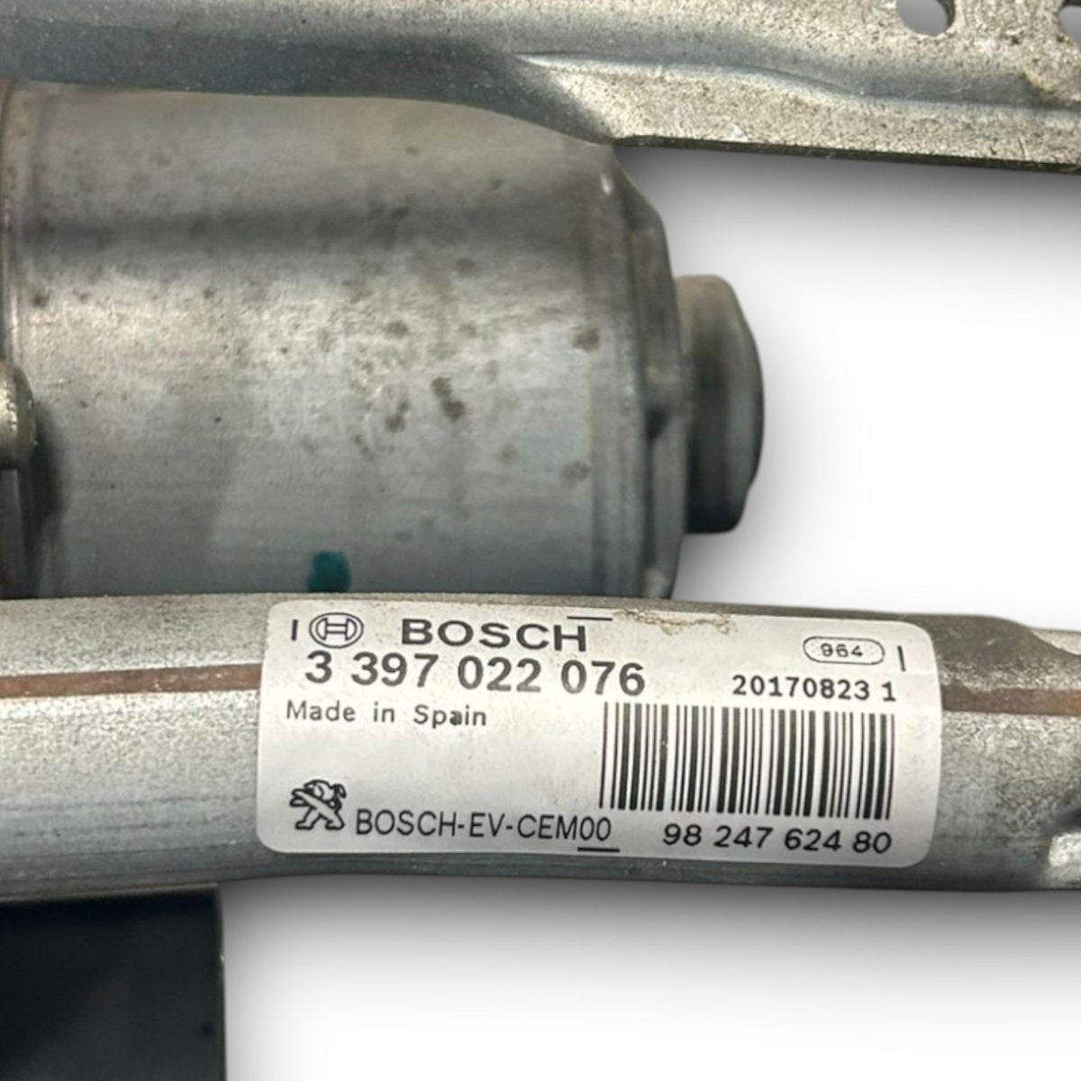 Front windshield wiper motor peugeot 3008 code:3397022076 (2016 > 2023) - F&P CRASH SRLS - Used Parts