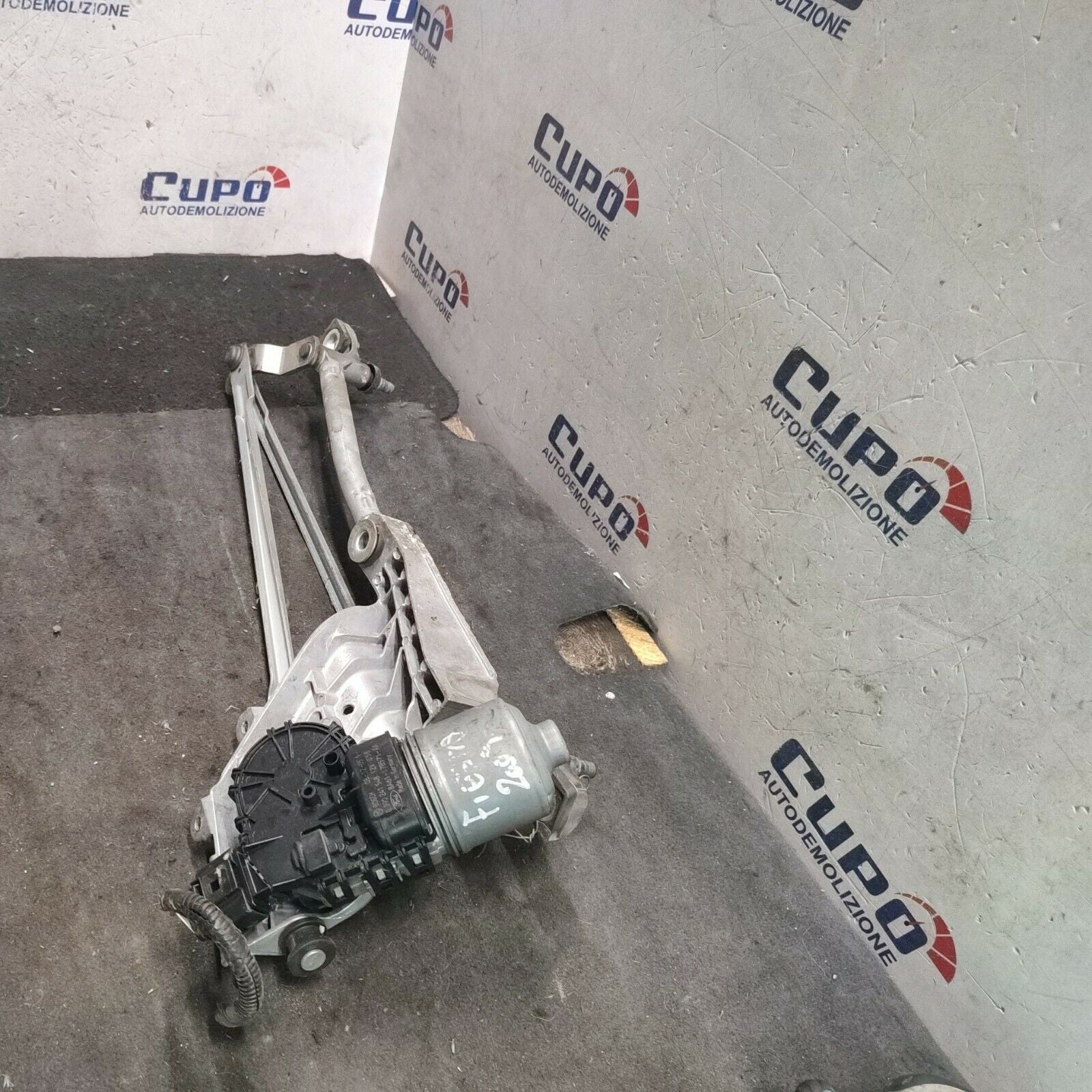 FRONT WINDSHIELD WIPER MOTOR. With Tandem FORD FIESTA 1.2 2008 2017 0390241548 - F&P CRASH SRLS - Used Parts