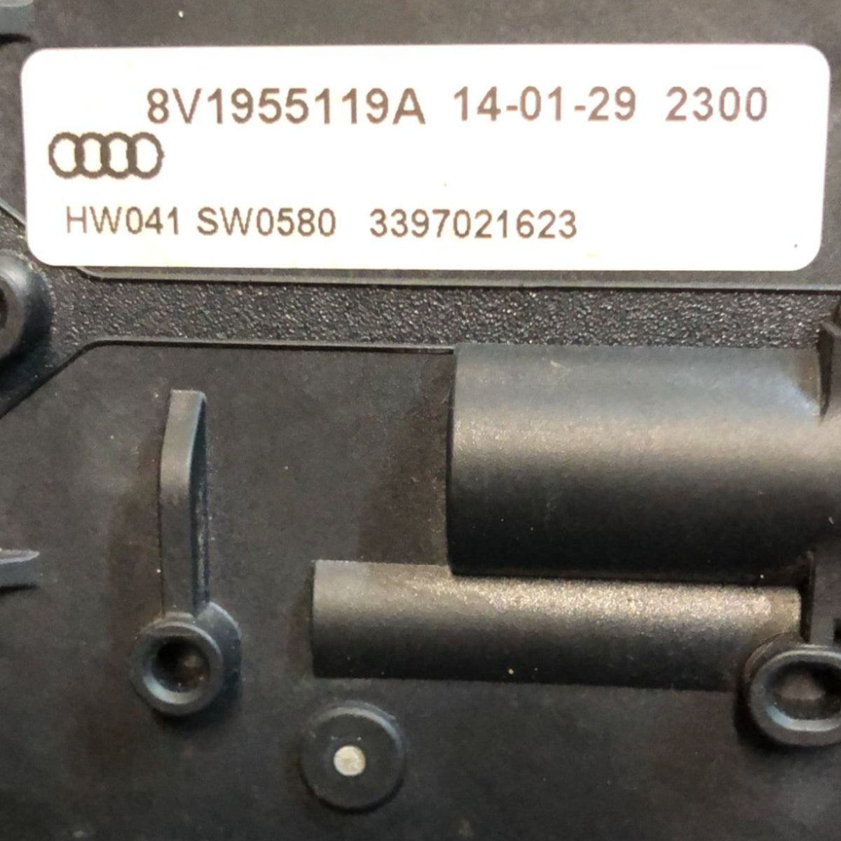 Front Windshield Wiper Motor Audi A3 8V (2013 > 2020) code:8V1955119A - F&P CRASH SRLS - Used Parts