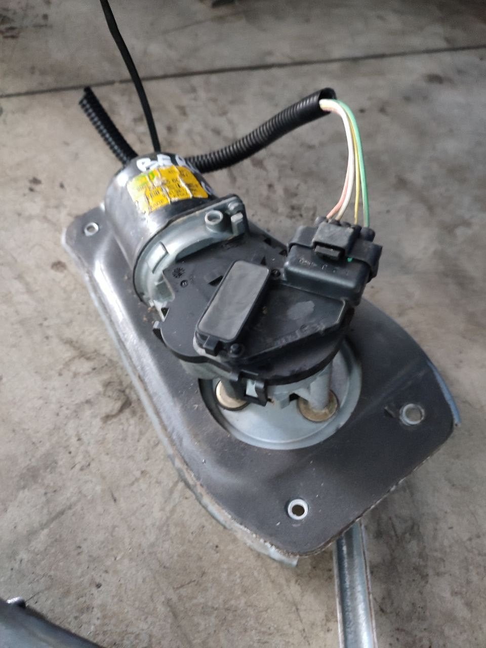 Front windshield wiper motor CITROEN BERLINGO (2005) code: 964421078001 - F&P CRASH SRLS - Used Parts