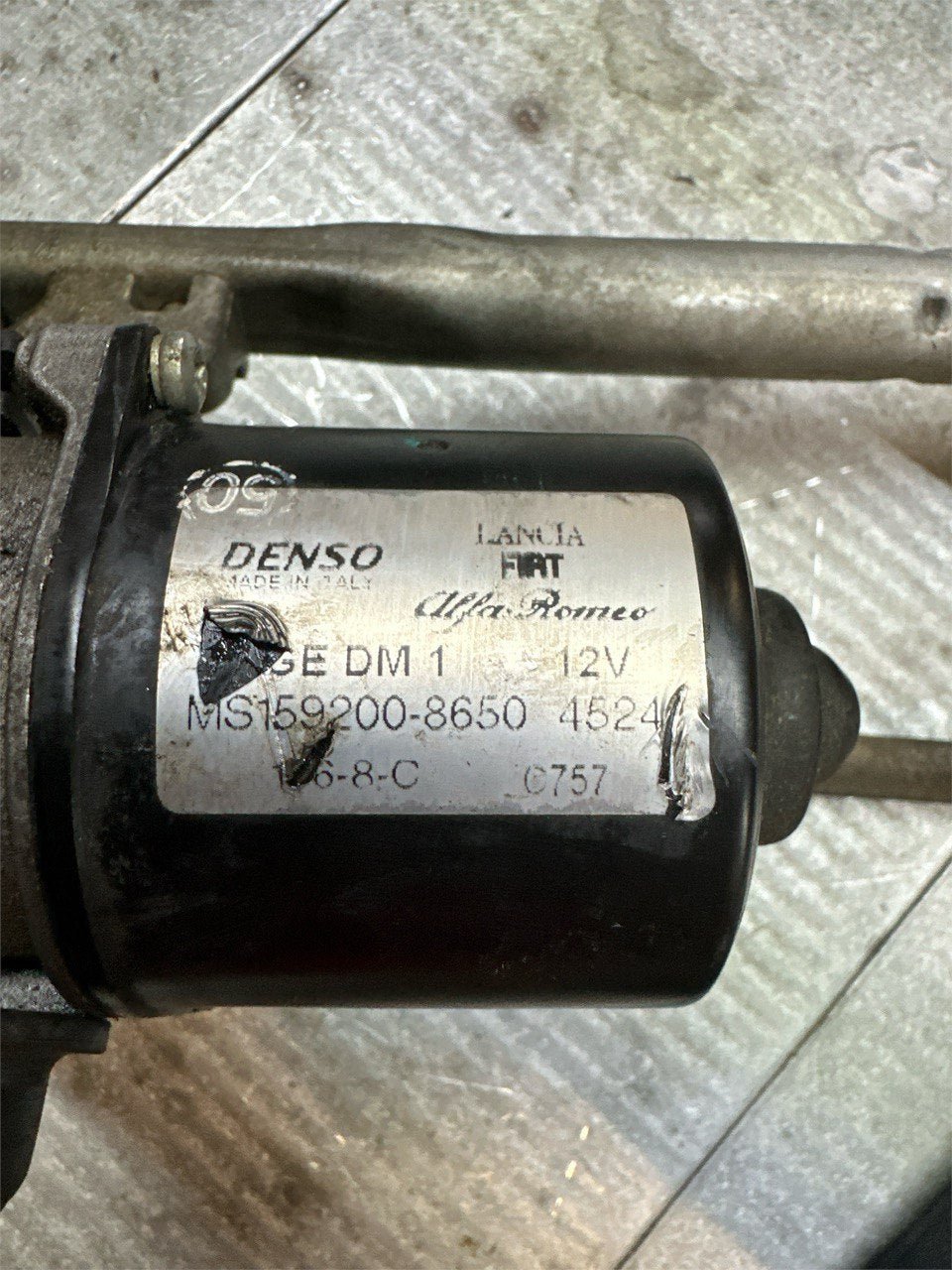 Front windshield wiper motor Fiat Bravo 1.4 (2006) code: S1592008650 - F&P CRASH SRLS - Used Parts