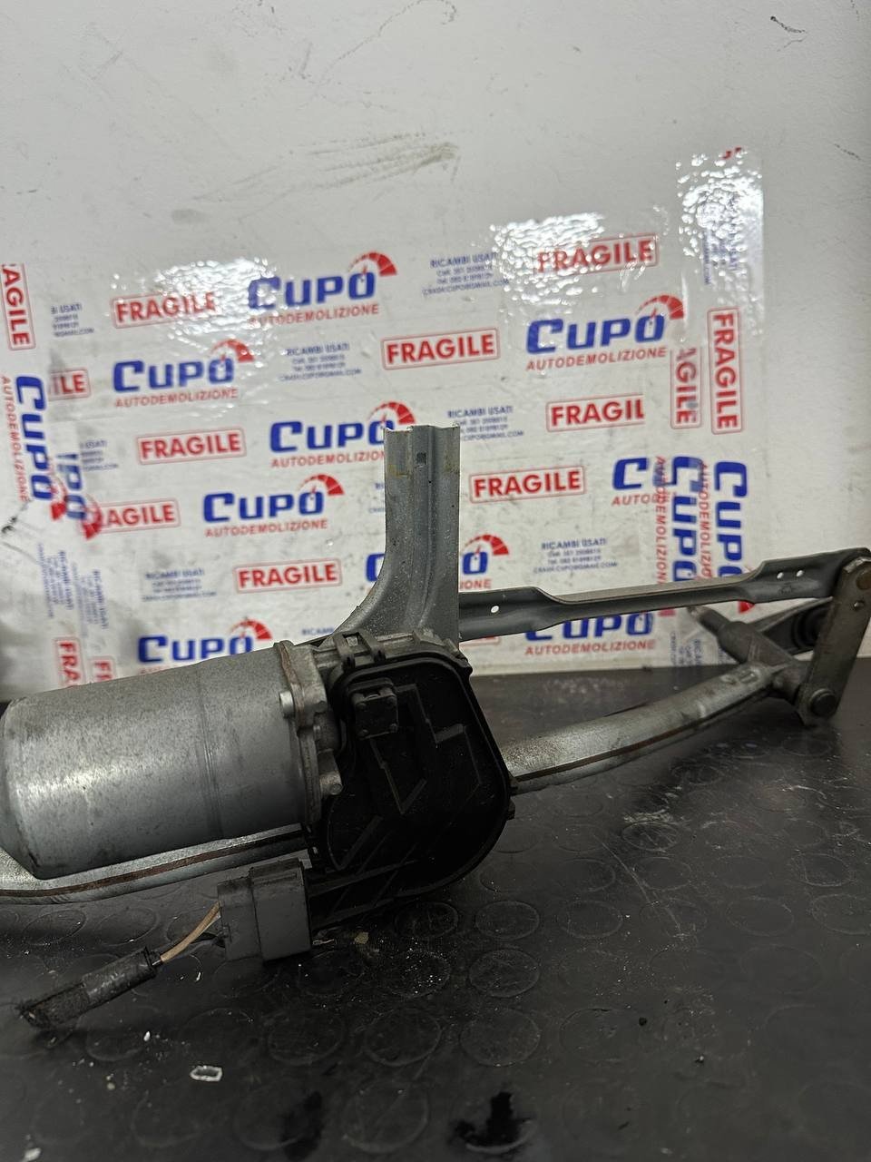 Front windshield wiper motor Fiat Talento (2016) code: 0390243508 - F&P CRASH SRLS - Used Spare Parts