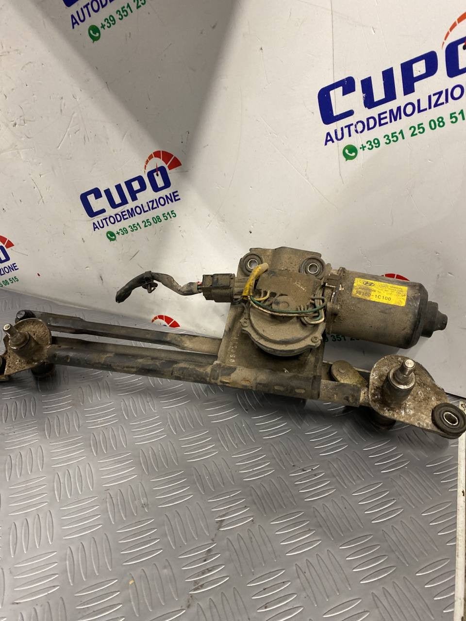 Front windshield wiper motor Hyundai Getz code:981001c100 - F&P CRASH SRLS - Used Parts