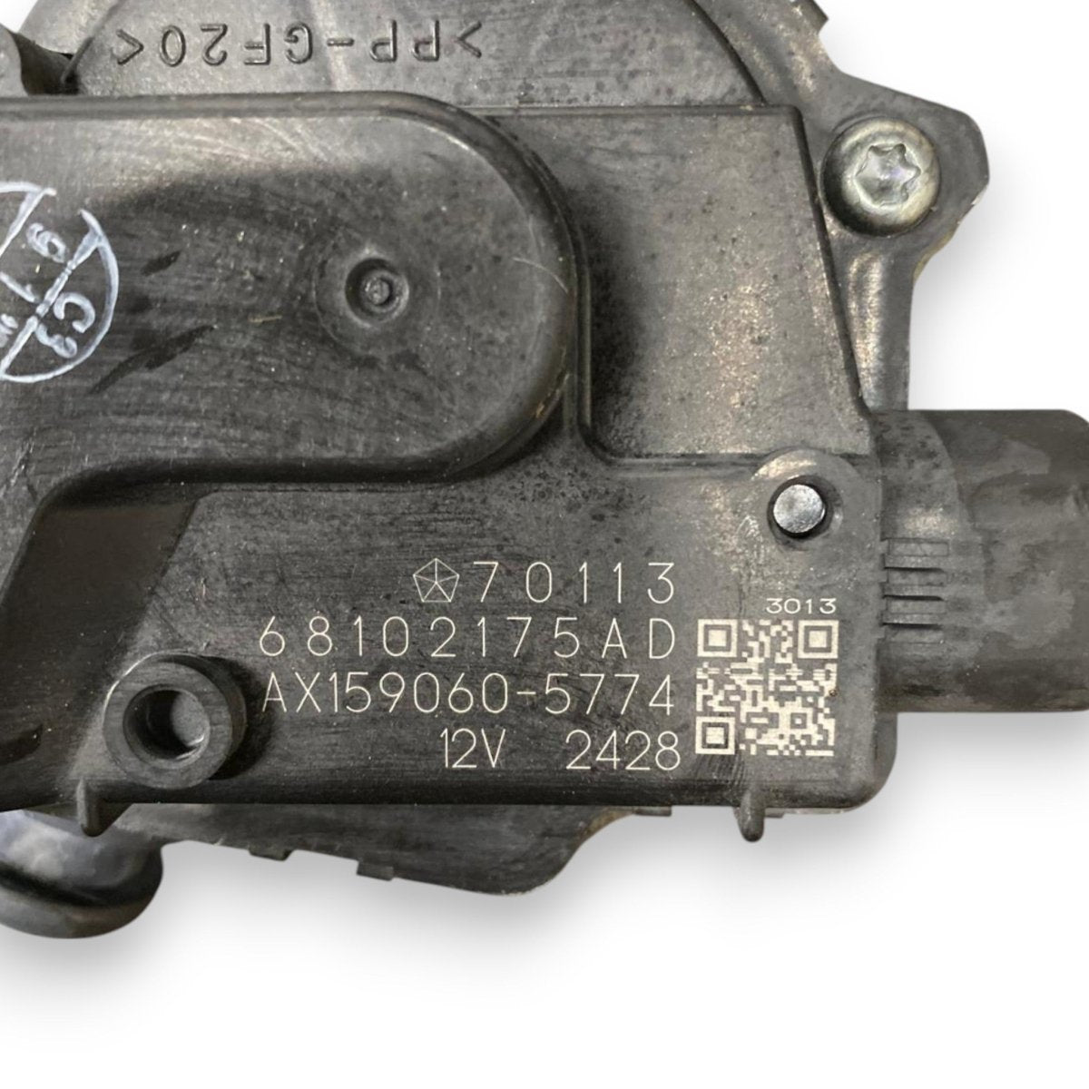Front windshield wiper motor Jeep Cherokee KL (2013 - 2023) Code: 68102175AD - F&P CRASH SRLS - Used Parts